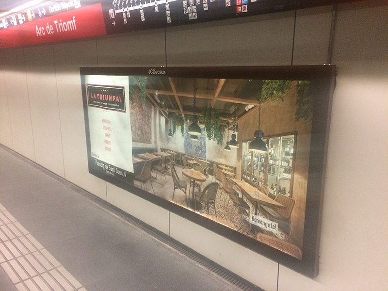 Diseño gráfico cartel Metro de Barcelona Restaurante La Triunfal